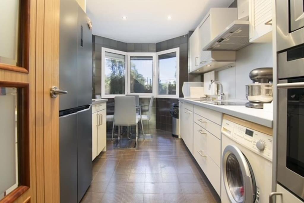 Apartamento 3 Bed Embrujo De Banus, 4 Min Walk To Beach! *
