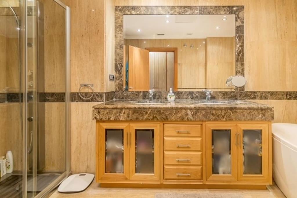 3 Bed Embrujo De Banus, 4 Min Walk To Beach! Apartamento