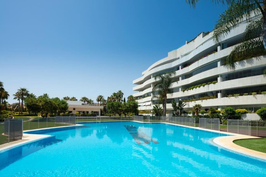 3 Bed Embrujo De Banus, 4 Min Walk To Beach! Apartamento *